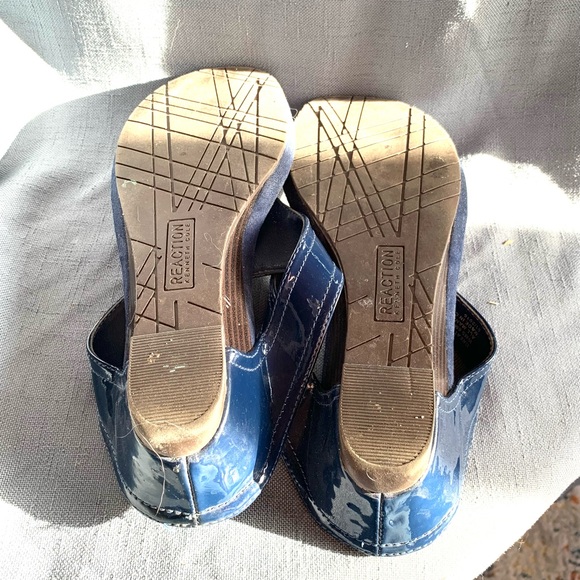 Kenneth Kole blue patent wedge thong sandal size 8 - Picture 5 of 5